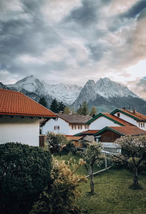 Haus Mit Wunderschoenem Ausblick Und Garten การ์มิช-พาร์เทนเคียร์เชน ภายนอก รูปภาพ