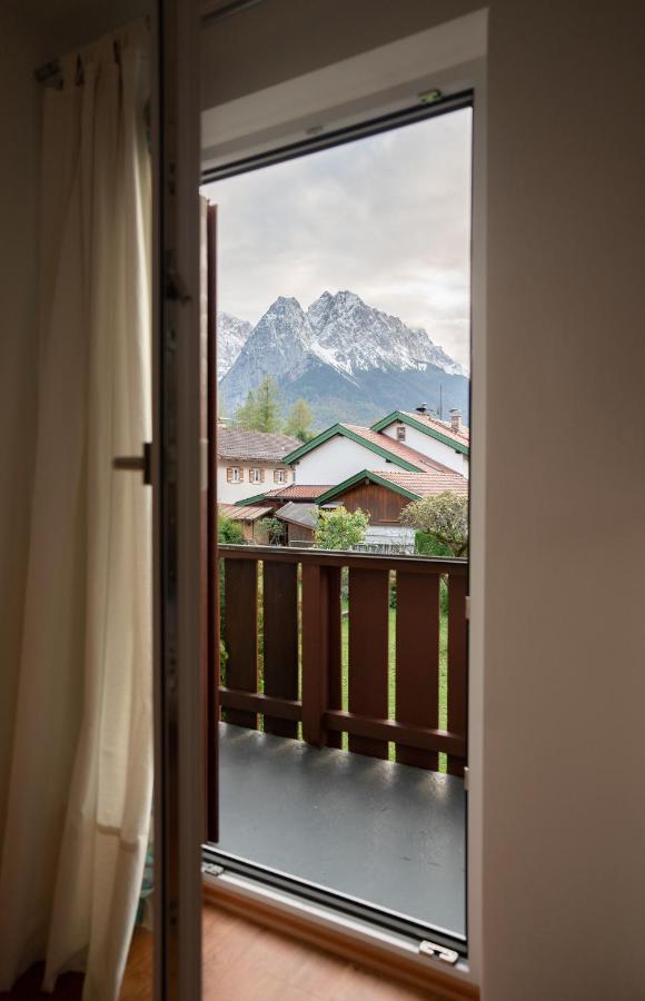 Haus Mit Wunderschoenem Ausblick Und Garten การ์มิช-พาร์เทนเคียร์เชน ภายนอก รูปภาพ