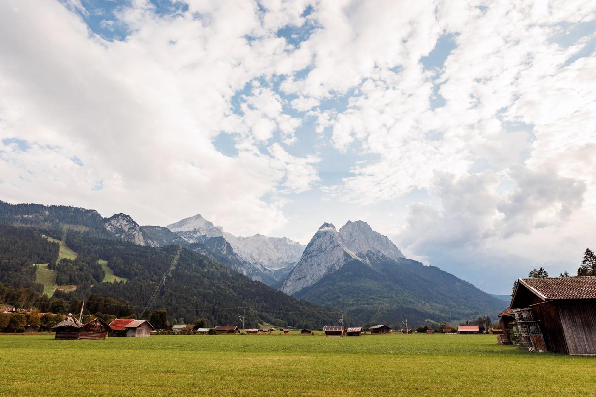 Haus Mit Wunderschoenem Ausblick Und Garten การ์มิช-พาร์เทนเคียร์เชน ภายนอก รูปภาพ